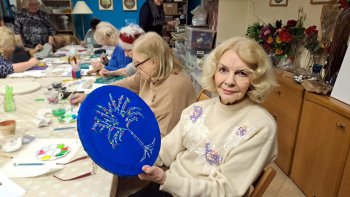 Maľba bodkovaním na plátne